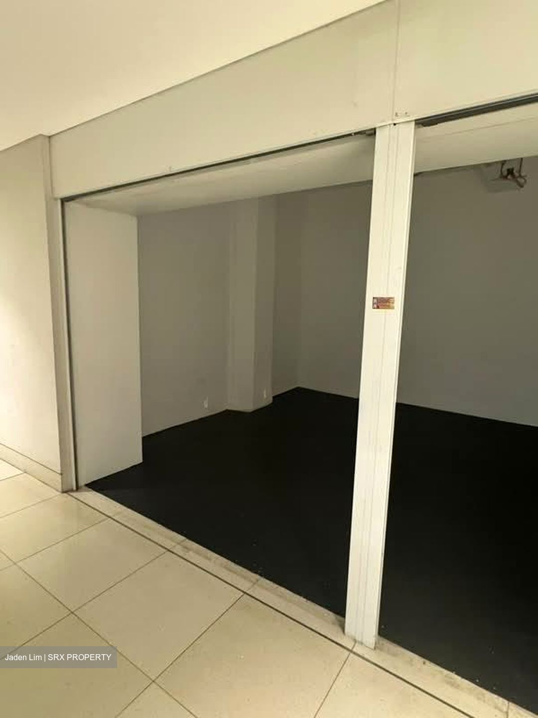 Kitchener Complex (D8), Office #588629811